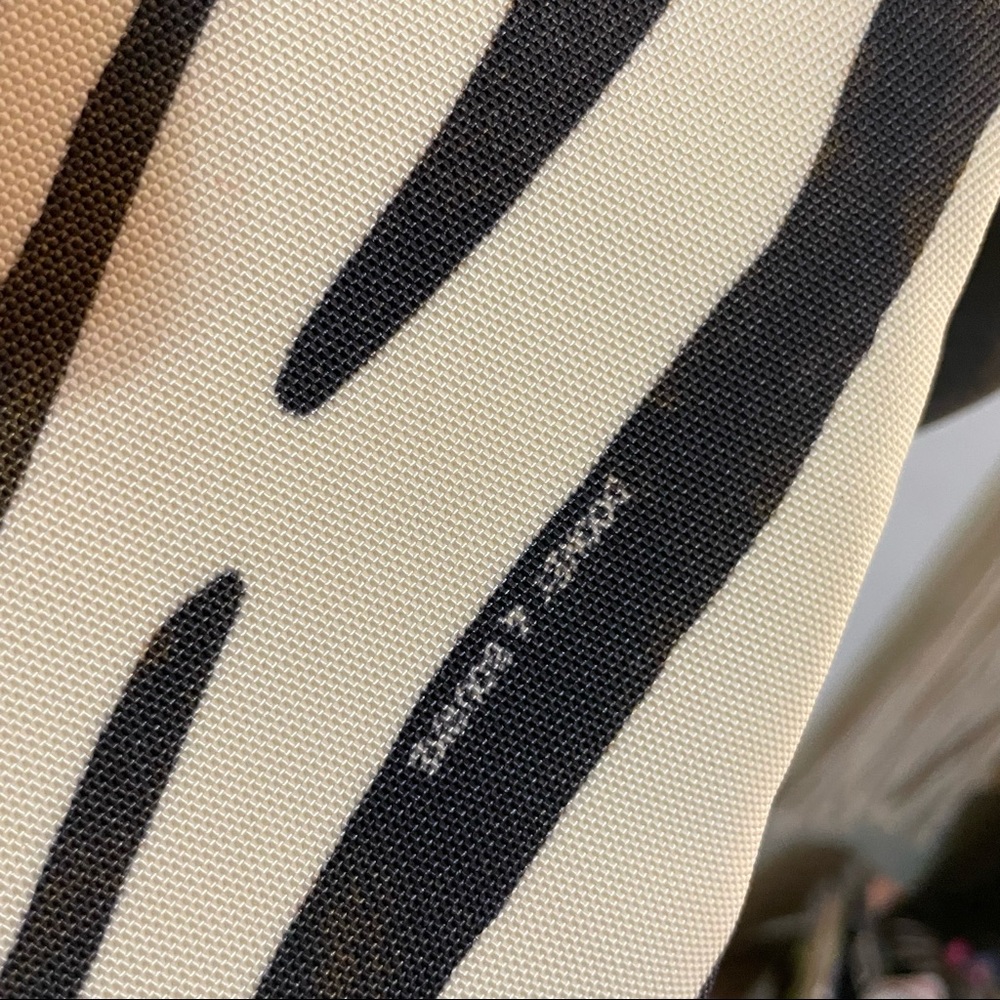 NWOT Dooney & Bourke Nylon North South Triple Zip Animal Crossbody Red Lining 🎁 - Picture 5 of 11